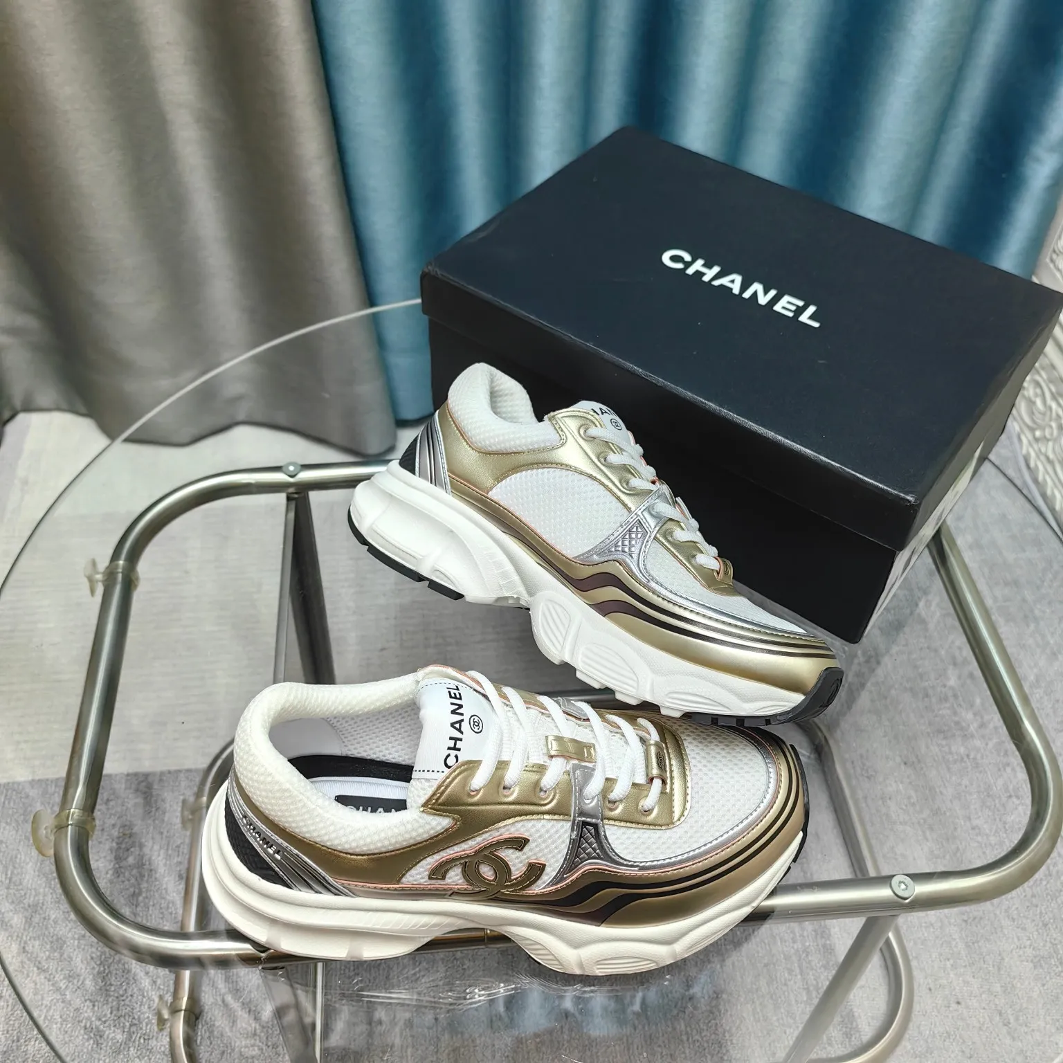 p680🐮🐮Chanel Chanel dad shoes, men and women couples - 2025 counter top casual sports shoes This classic design; the upper is electro-embroidered with a variety of techniques; the outsole is fashionable and sporty; it is unusual to incorporate a variety of color matching elements... The diversified mix and match is very beautiful and versatile, casual, fashionable, sports and outdoor can be taken into account... ꫛꫀꪝ Go➫ Material: ❶Upper is made of: Original imported first-layer silk cowhide + original waterproof cloth + original first-layer cowhide ❷Inner lining: original sheep lining + mesh ❸Outsole based on: original TPU combination outsole Special counter boutique packaging complete set for women 35–41